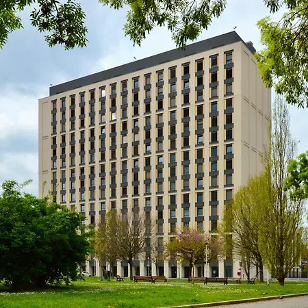Laude Living Apartahotel Bolonia